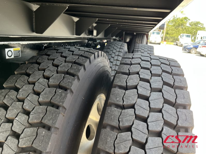 Passenger side rear frame and tire tread for this 2026 Kenworth T880 (Stock number: TJ211549)