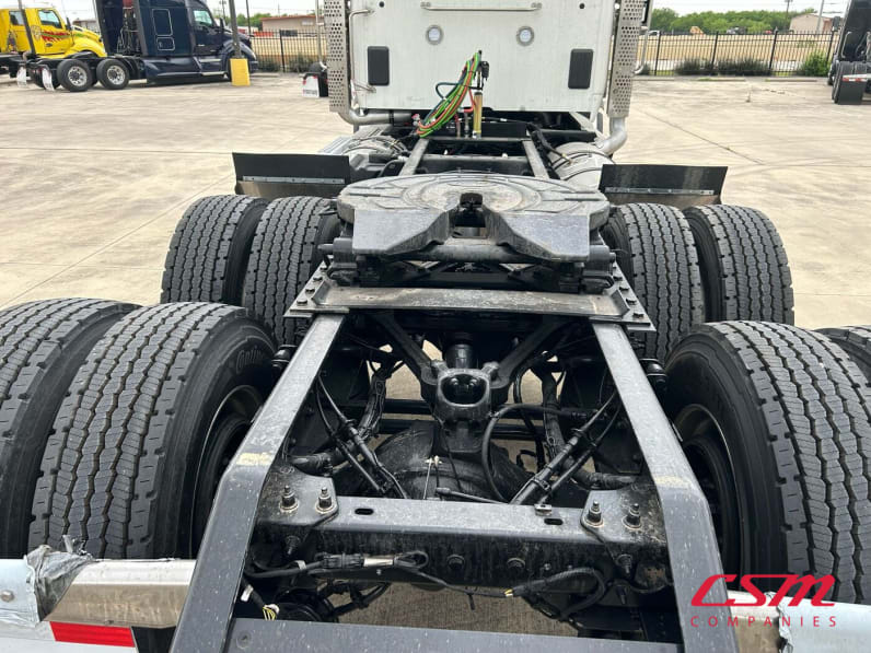 Center rear frame for this 2026 Kenworth T880 (Stock number: TJ212210)Weeee