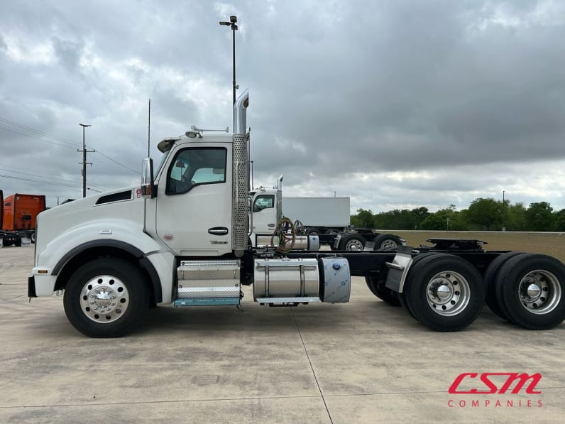 Exterior full driver side for this 2026 Kenworth T880 (Stock number: TJ212210)