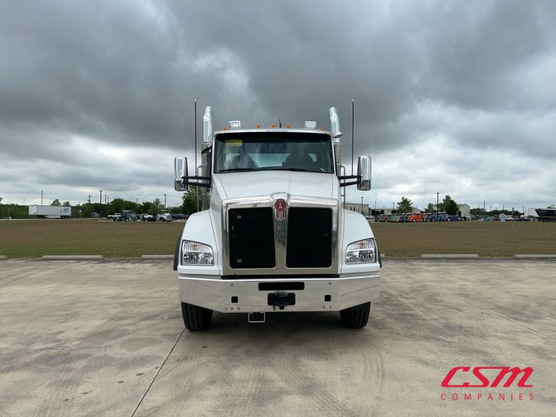Exterior full front view for this 2026 Kenworth T880 (Stock number: TJ212210)Weeee