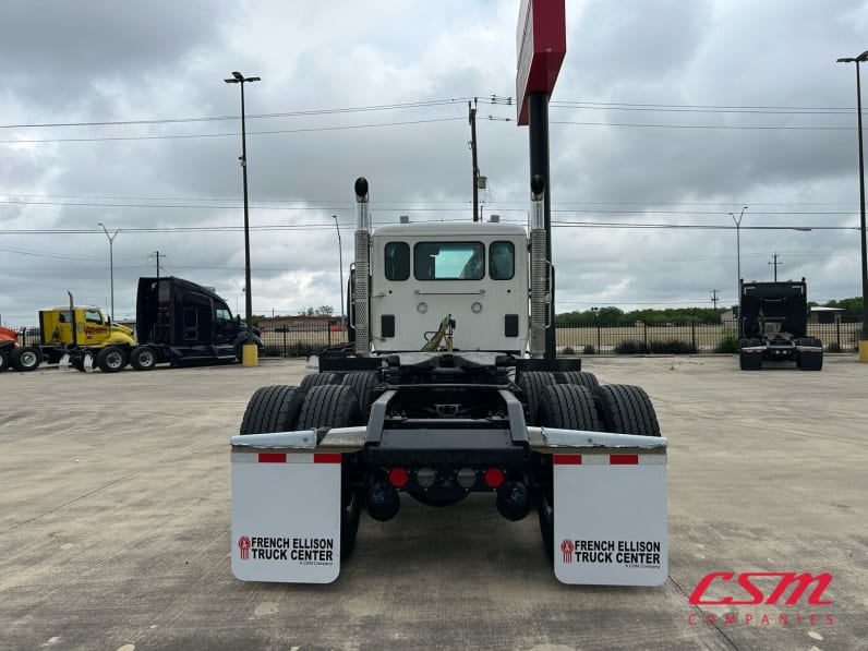 Exterior full rear view for this 2026 Kenworth T880 (Stock number: TJ212210)Weeee