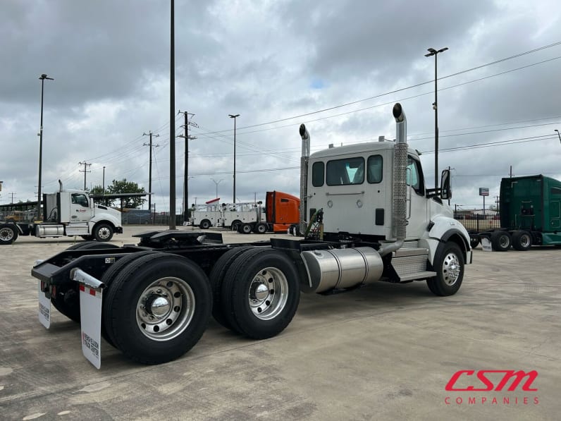 Exterior rear passenger side for this 2026 Kenworth T880 (Stock number: TJ212210)Weeee