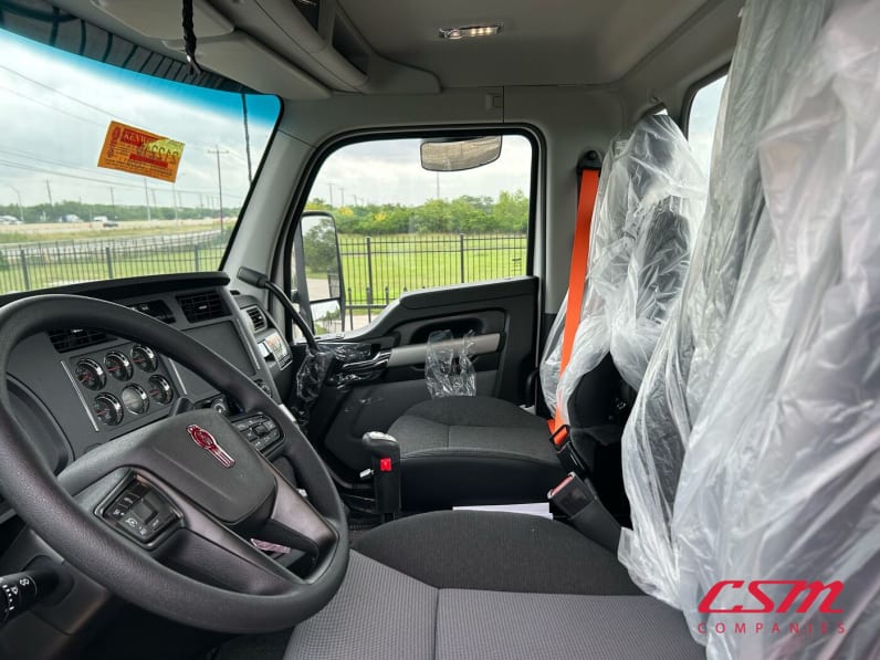 Interior seats for this 2026 Kenworth T880 (Stock number: TJ212212)Weeee