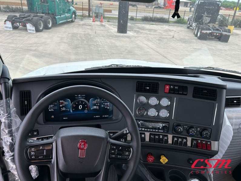 Interior steering wheel for this 2026 Kenworth T880 (Stock number: TJ212212)Weeee