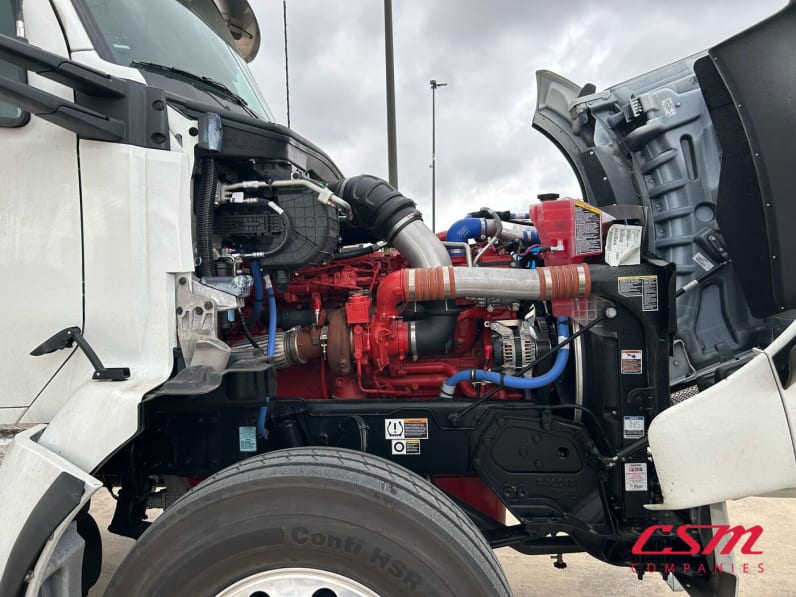 Passenger side engine for this 2026 Kenworth T880 (Stock number: TJ212212)
