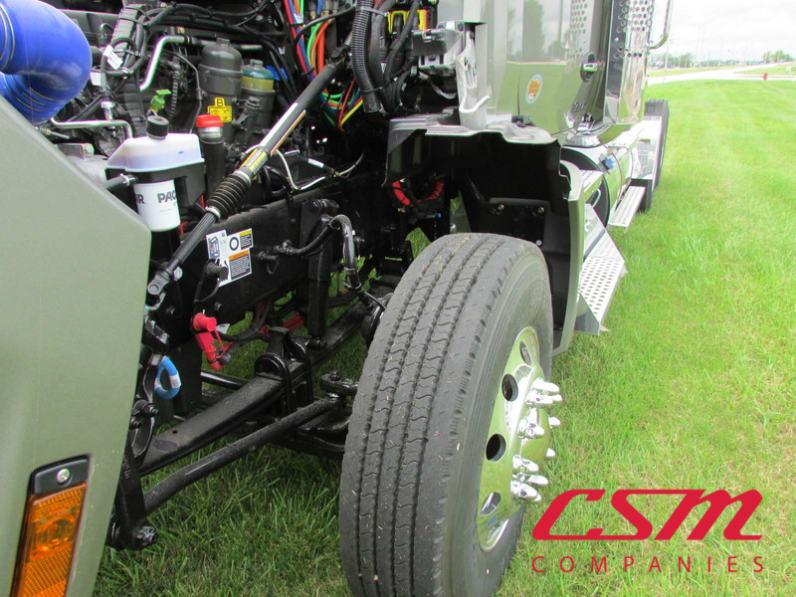 Driver side front tire tread for this 2026 Kenworth T880 (Stock number: TJ215978)