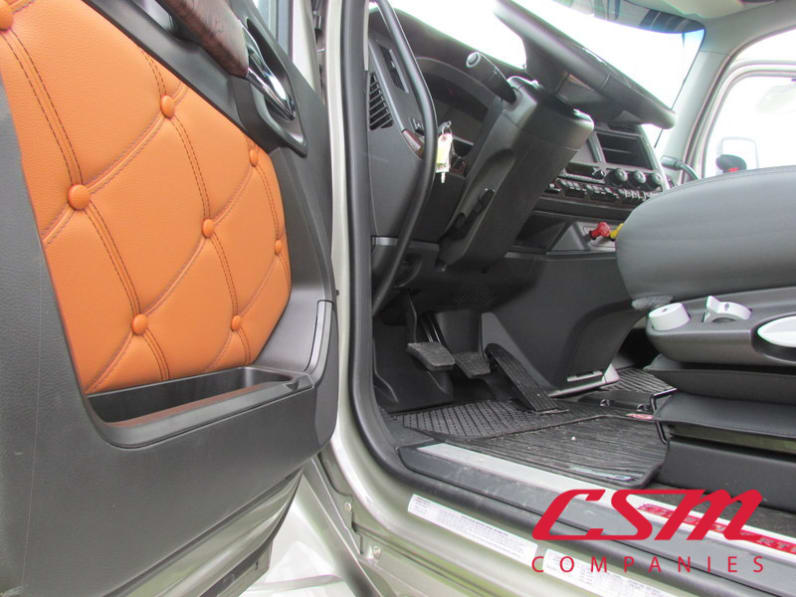 Drivers side door open for this 2026 Kenworth T880 (Stock number: TJ215978)