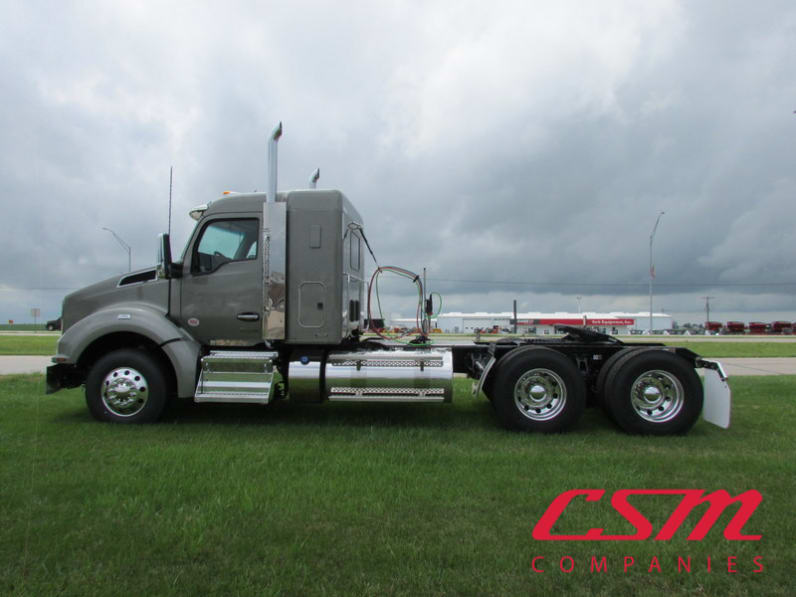 Exterior full driver side for this 2026 Kenworth T880 (Stock number: TJ215978)