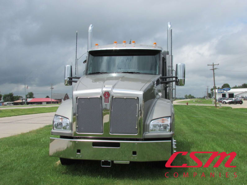 Exterior full front view for this 2026 Kenworth T880 (Stock number: TJ215978)