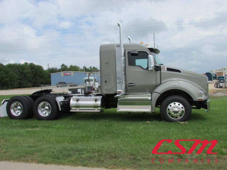 Exterior full passenger side for this 2026 Kenworth T880 (Stock number: TJ215978)