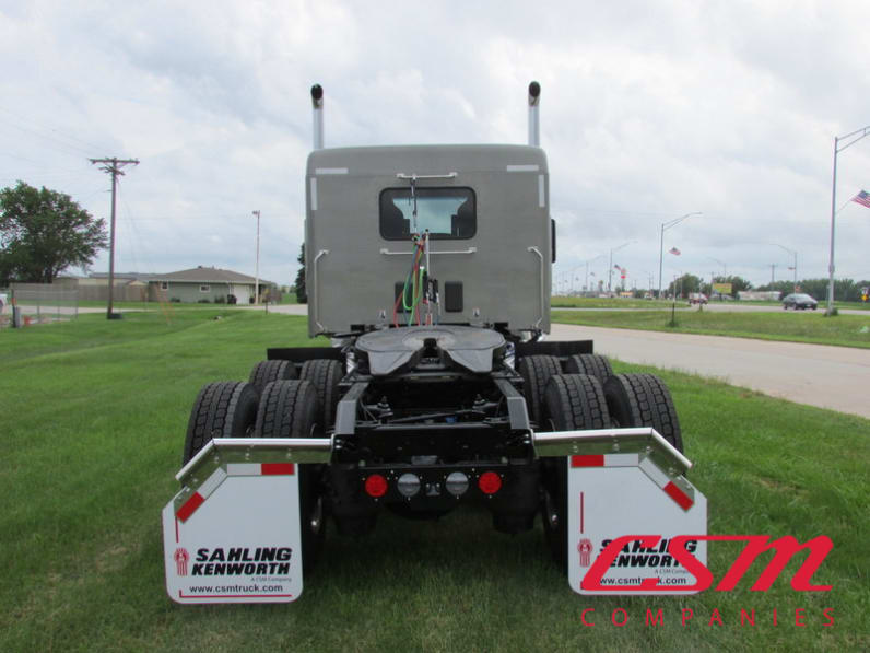 Exterior full rear view for this 2026 Kenworth T880 (Stock number: TJ215978)