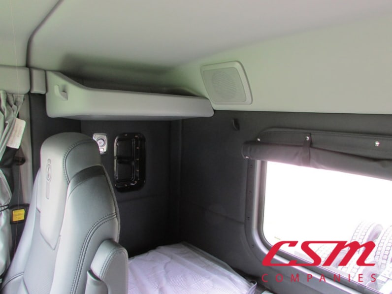 Interior passenger side sleeper for this 2026 Kenworth T880 (Stock number: TJ215978)