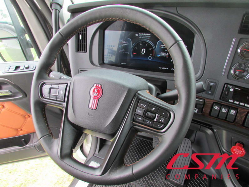 Interior steering wheel for this 2026 Kenworth T880 (Stock number: TJ215978)