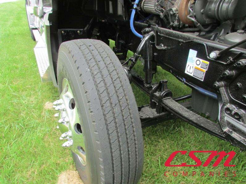 Passenger side front tire tread for this 2026 Kenworth T880 (Stock number: TJ215978)