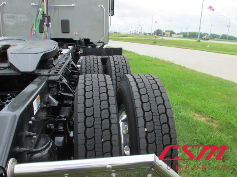 Passenger side rear frame and tire tread for this 2026 Kenworth T880 (Stock number: TJ215978)