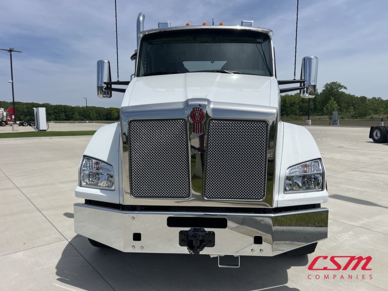 Exterior full front view for this 2026 Kenworth T880 (Stock number: TJ216028)
