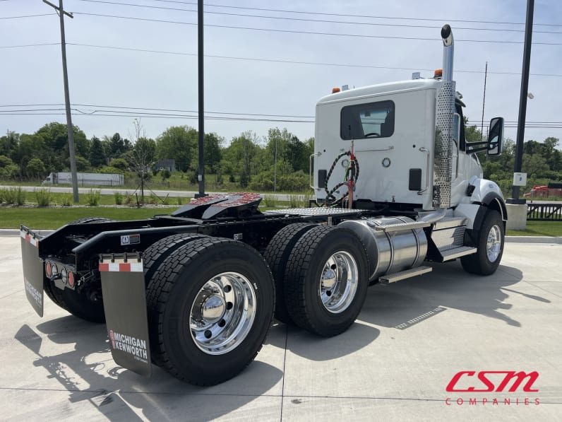 Exterior rear passenger side for this 2026 Kenworth T880 (Stock number: TJ216028)