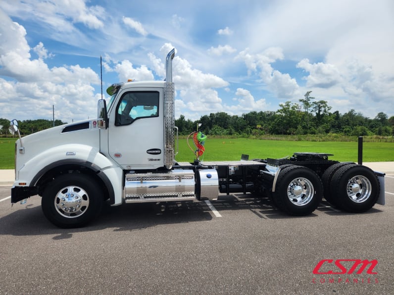 Exterior full driver side for this 2026 Kenworth T880 (Stock number: TJ216167)