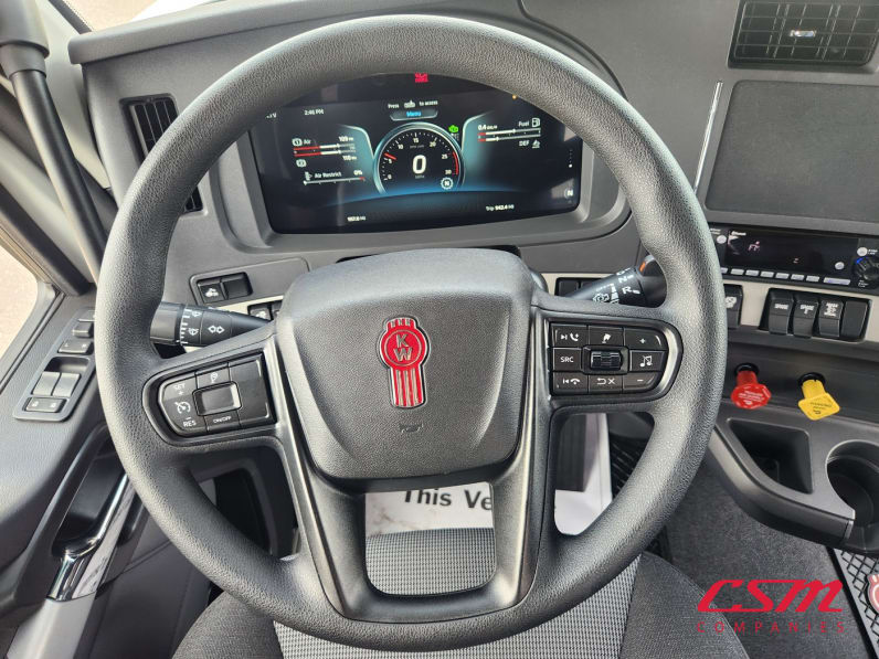 Interior steering wheel for this 2026 Kenworth T880 (Stock number: TJ216167)