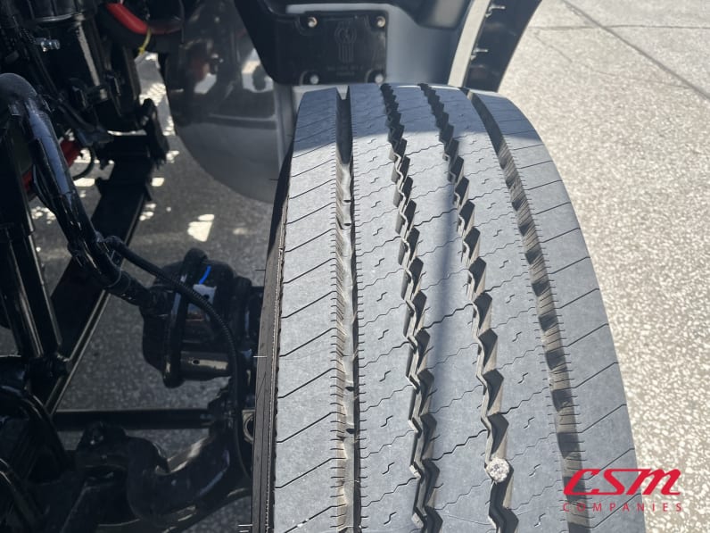 Driver side front tire tread for this 2026 Kenworth T880 (Stock number: TJ216168)