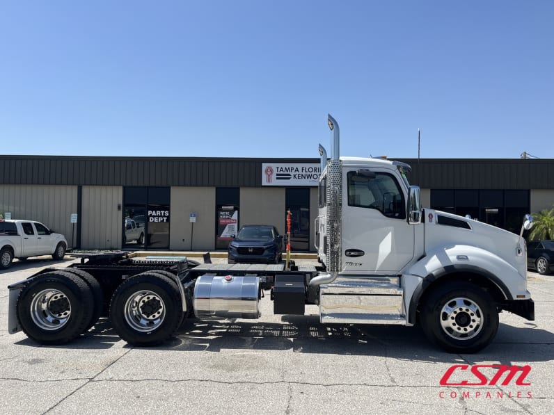 Exterior full passenger side for this 2026 Kenworth T880 (Stock number: TJ216168)