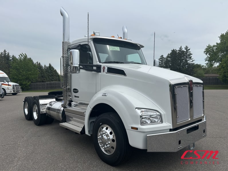 Exterior front passenger side for this 2026 Kenworth T880 Short Hood (Stock number: TJ216227)