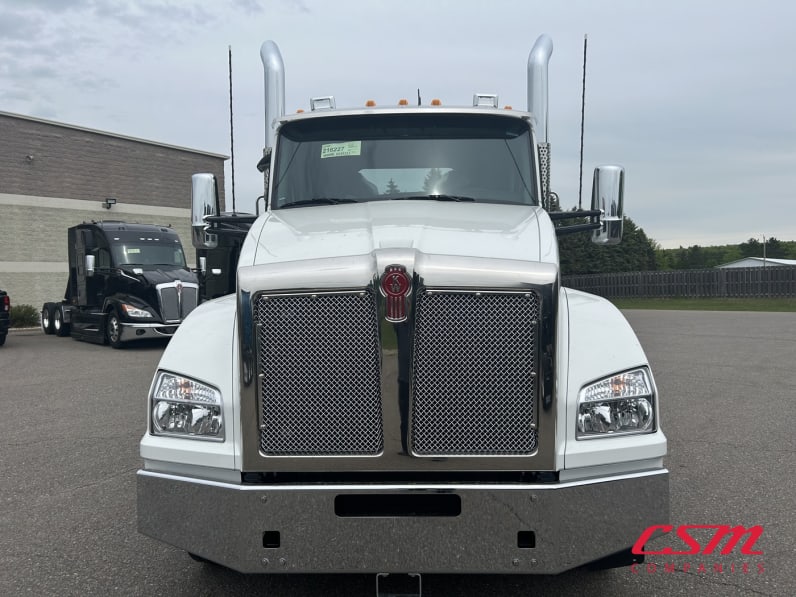 Exterior full front view for this 2026 Kenworth T880 Short Hood (Stock number: TJ216227)