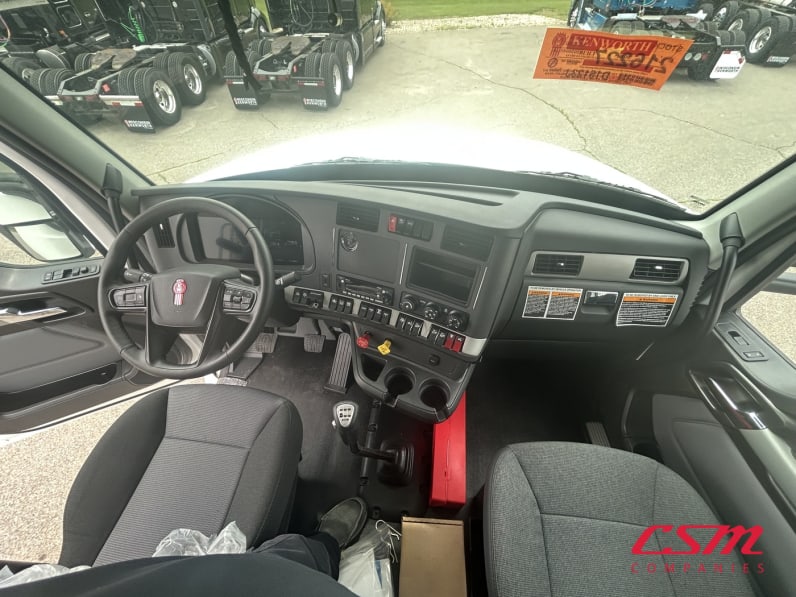 Interior cockpit for this 2026 Kenworth T880 Short Hood (Stock number: TJ216227)