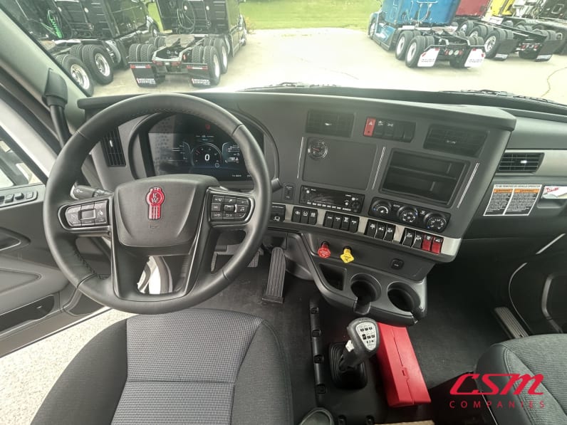 Interior dash for this 2026 Kenworth T880 Short Hood (Stock number: TJ216227)