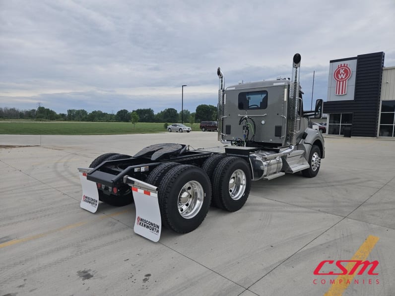 Exterior rear passenger side for this 2026 Kenworth T880 (Stock number: TJ216344)