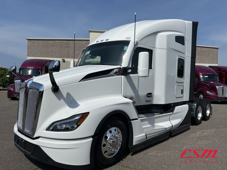Exterior front drivers side for this 2026 Kenworth T680 (Stock number: TJ219234)