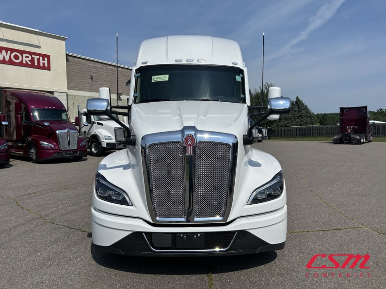 Exterior full front view for this 2026 Kenworth T680 (Stock number: TJ219234)
