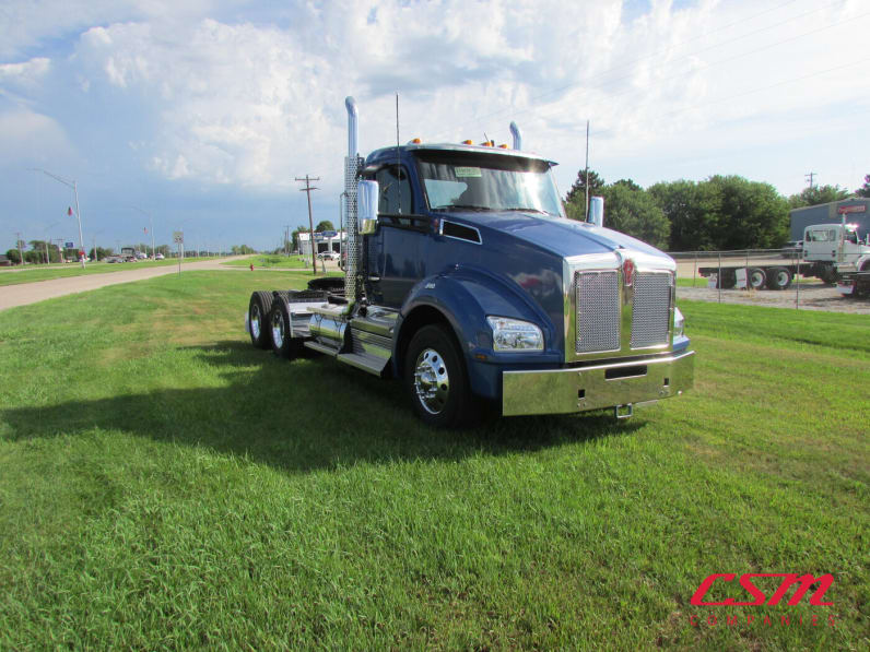 Exterior front passenger side for this 2026 Kenworth T880 (Stock number: TJ219870)