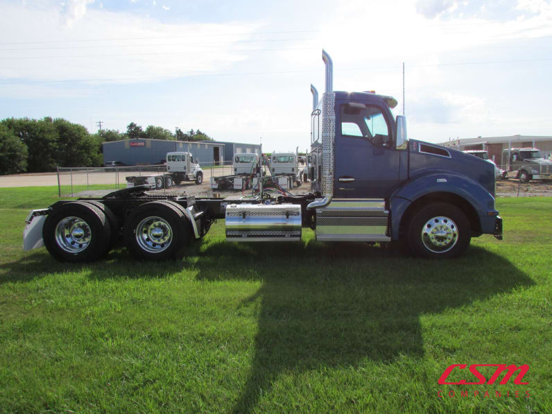 Exterior full passenger side for this 2026 Kenworth T880 (Stock number: TJ219870)