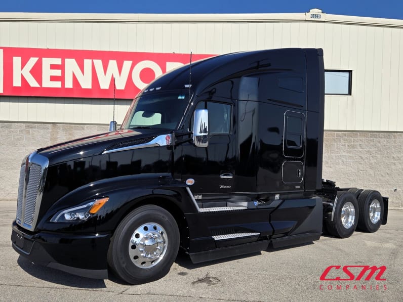 Exterior front drivers side for this 2026 Kenworth T680 (Stock number: TJ219874)