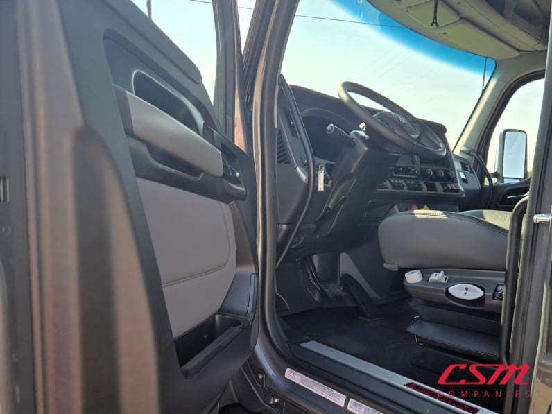 Drivers side door open for this 2026 Kenworth T680 (Stock number: TJ219875)