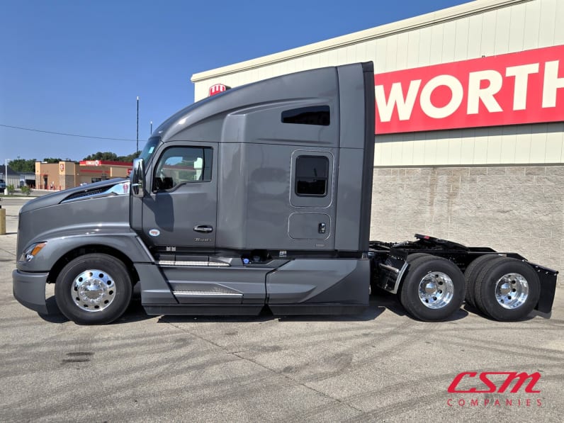 Exterior full driver side for this 2026 Kenworth T680 (Stock number: TJ219875)