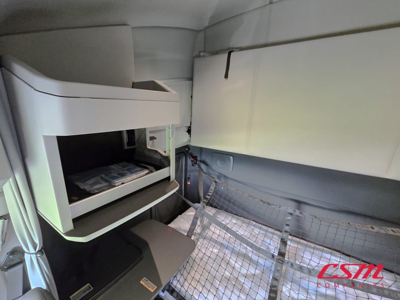 Interior passenger side sleeper for this 2026 Kenworth T680 (Stock number: TJ219875)