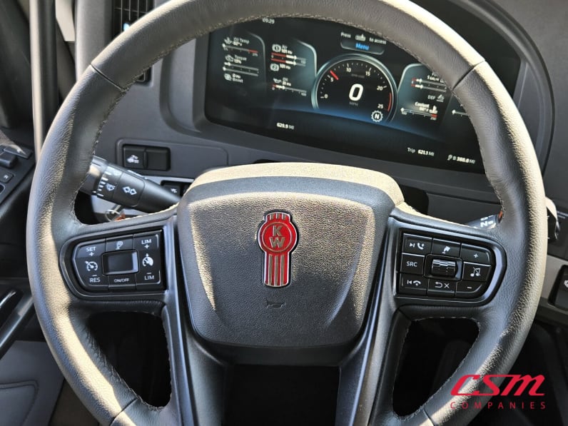 Interior steering wheel for this 2026 Kenworth T680 (Stock number: TJ219875)