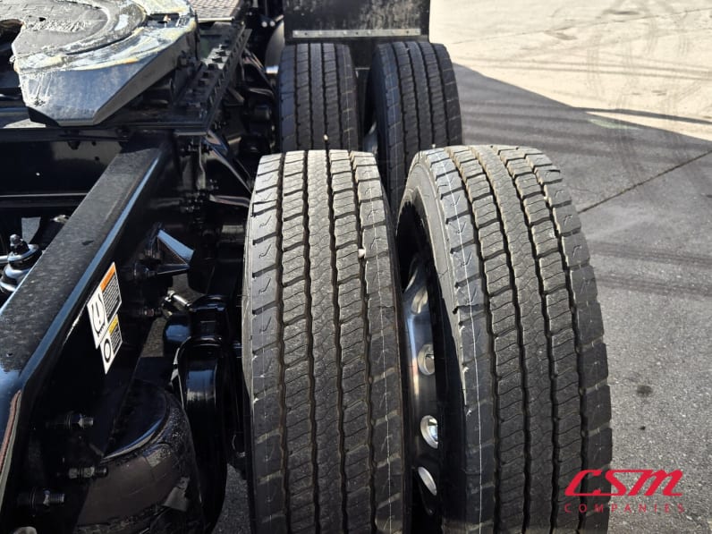 Passenger side rear frame and tire tread for this 2026 Kenworth T680 (Stock number: TJ219875)