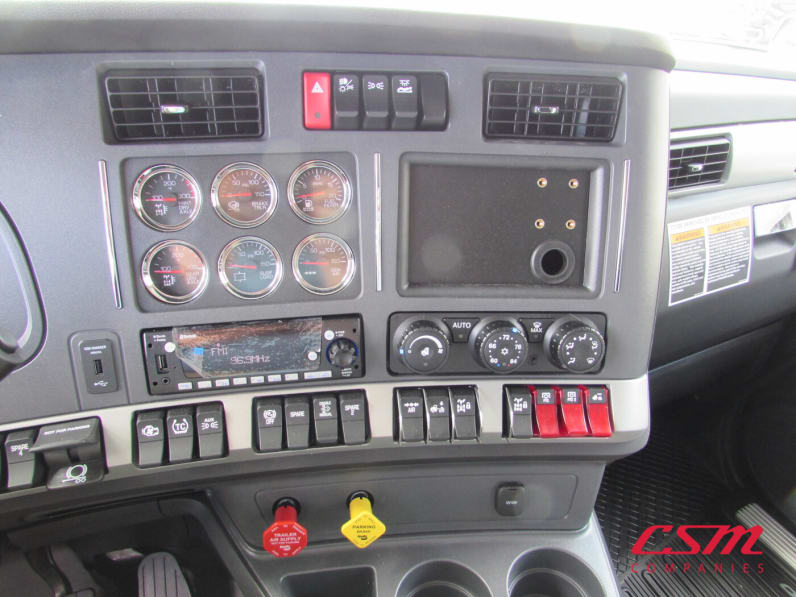 Interior radio and navigation system for this 2026 Kenworth T880 (Stock number: TJ219894)
