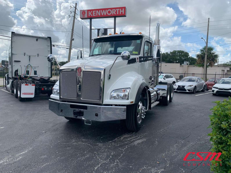 Exterior front drivers side for this 2026 Kenworth T880 (Stock number: TJ219904)