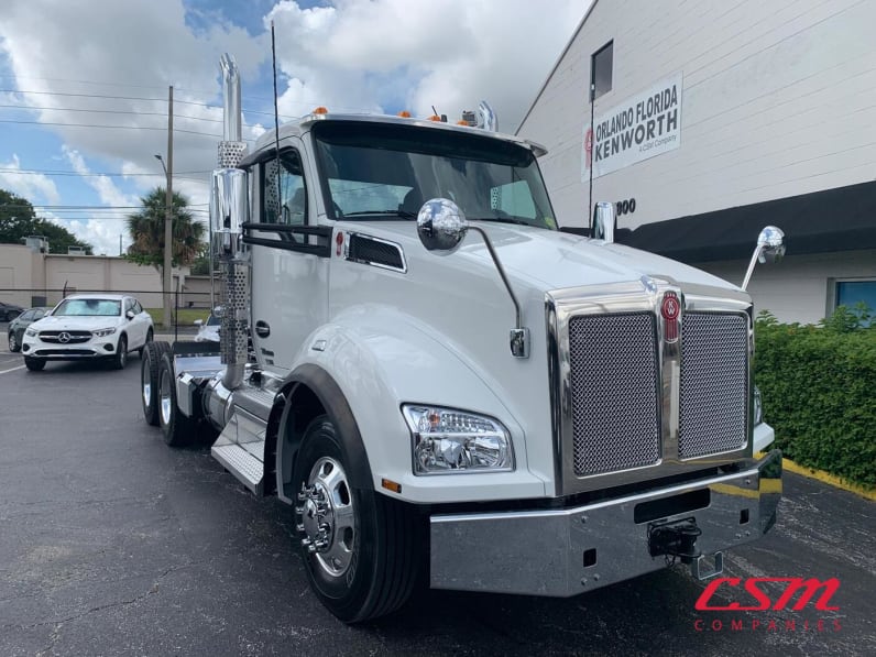 Exterior front passenger side for this 2026 Kenworth T880 (Stock number: TJ219904)
