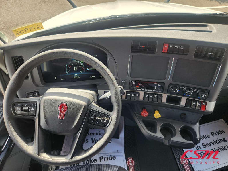 Interior dash for this 2026 Kenworth T680 (Stock number: TJ219908)