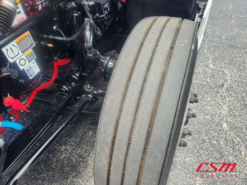 Driver side front tire tread for this 2026 Kenworth T680 (Stock number: TJ219912)