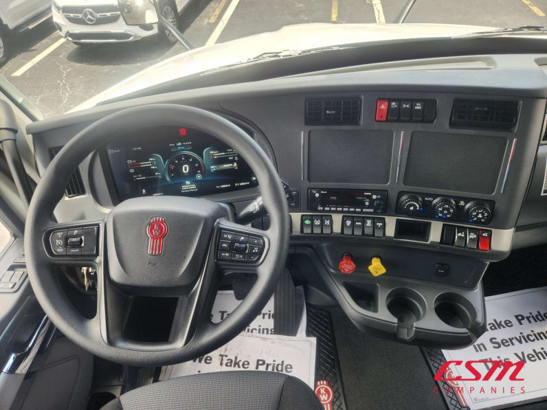 Interior dash for this 2026 Kenworth T680 (Stock number: TJ219912)