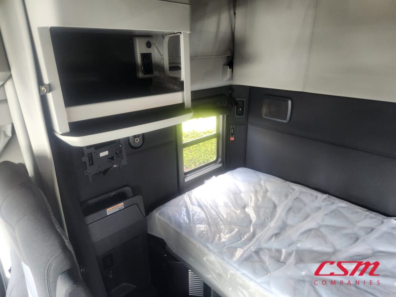 Interior passenger side sleeper for this 2026 Kenworth T680 (Stock number: TJ219912)