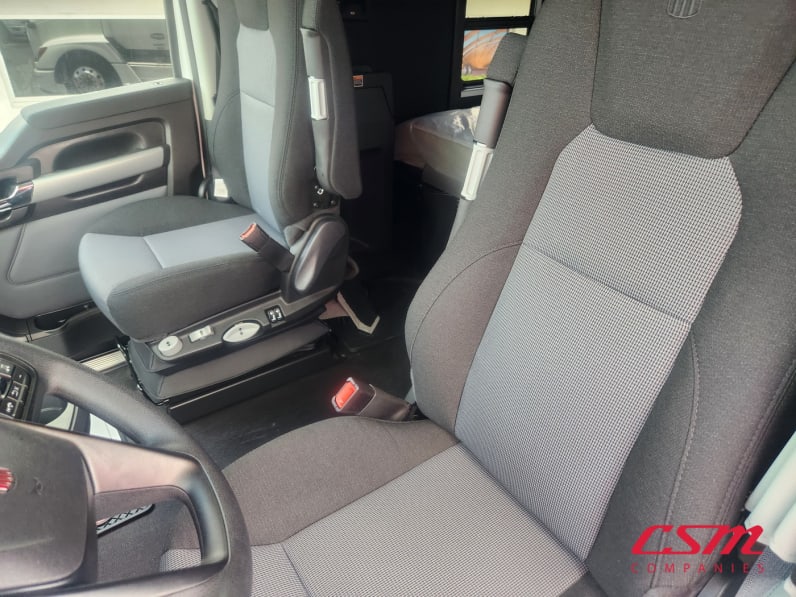 Interior seats for this 2026 Kenworth T680 (Stock number: TJ219912)