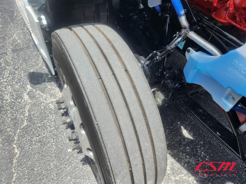 Passenger side front tire tread for this 2026 Kenworth T680 (Stock number: TJ219912)