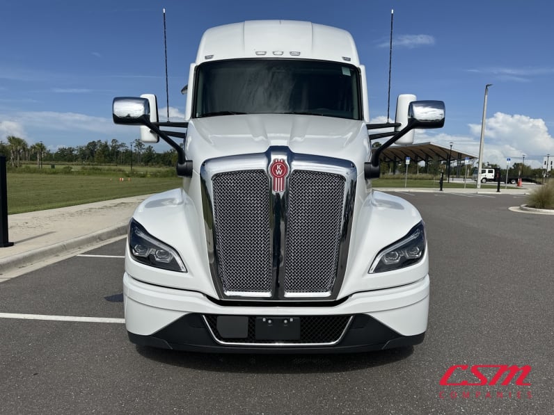 Exterior full front view for this 2026 Kenworth T680 (Stock number: TJ219913)
